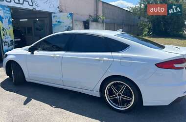 Седан Ford Fusion 2019 в 
