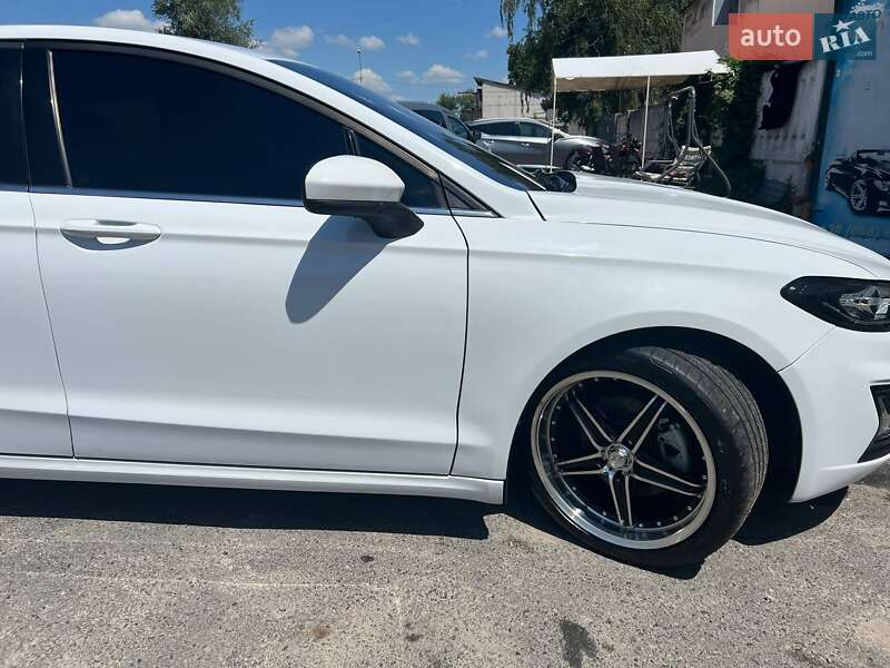 Седан Ford Fusion 2019 в Полтаві