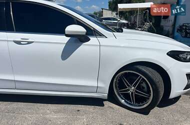 Седан Ford Fusion 2019 в 