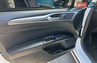 Седан Ford Fusion 2019 в 