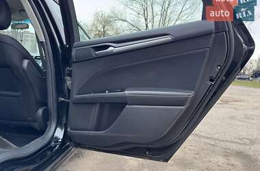 Седан Ford Fusion 2016 в 