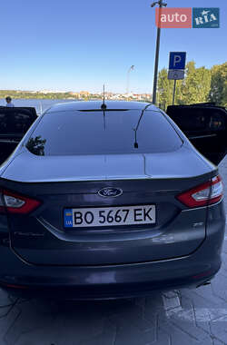 Седан Ford Fusion 2013 в 