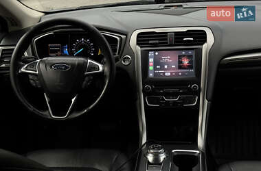 Седан Ford Fusion 2016 в 