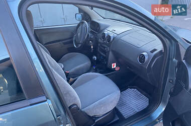Хэтчбек Ford Fusion 2004 в 