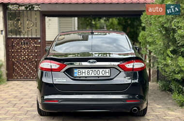 Седан Ford Fusion 2015 в 