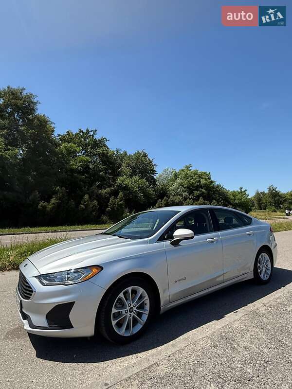 Седан Ford Fusion 2019 в Львове