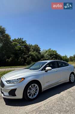 Седан Ford Fusion 2019 в 