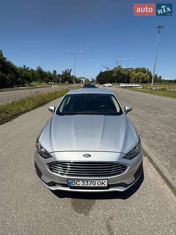 Седан Ford Fusion 2019 в Львове