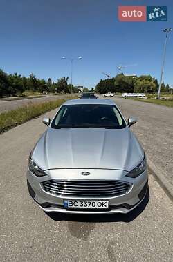 Седан Ford Fusion 2019 в 