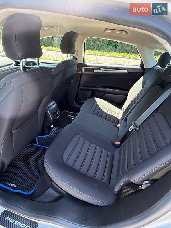 Седан Ford Fusion 2019 в Львове