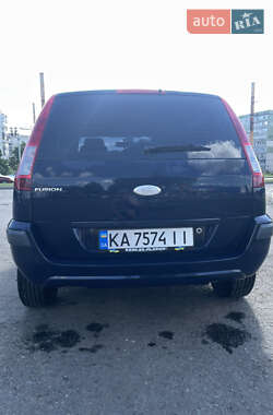 Хэтчбек Ford Fusion 2010 в 