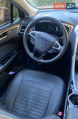 Седан Ford Fusion 2016 в 