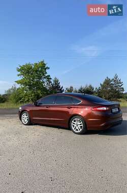Седан Ford Fusion 2016 в 