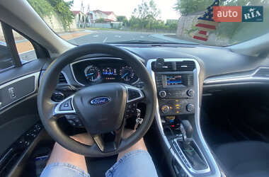 Седан Ford Fusion 2013 в 
