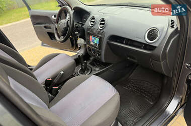 Хэтчбек Ford Fusion 2006 в 