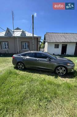 Седан Ford Fusion 2019 в 