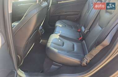 Седан Ford Fusion 2019 в 