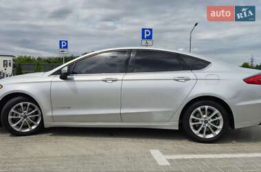 Седан Ford Fusion 2019 в 