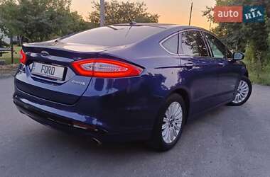 Седан Ford Fusion 2013 в 