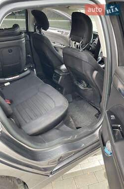 Седан Ford Fusion 2012 в 