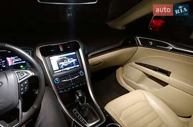 Седан Ford Fusion 2013 в 