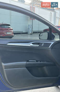 Седан Ford Fusion 2013 в 