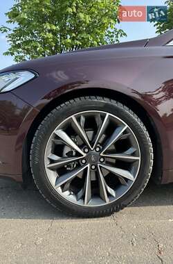 Седан Ford Fusion 2013 в 