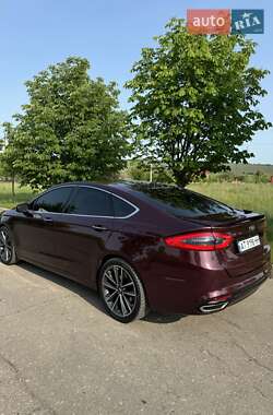 Седан Ford Fusion 2013 в 