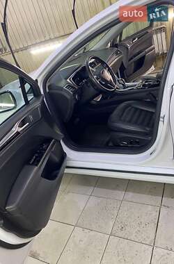 Седан Ford Fusion 2013 в 