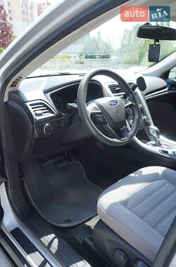 Седан Ford Fusion 2016 в 