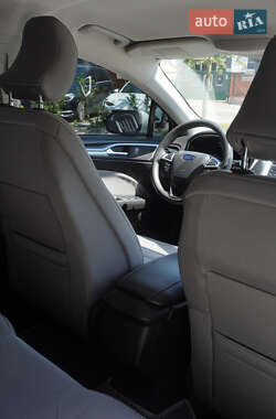 Седан Ford Fusion 2016 в 
