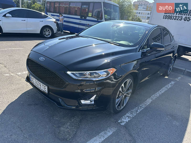 Седан Ford Fusion 2019 в Львові