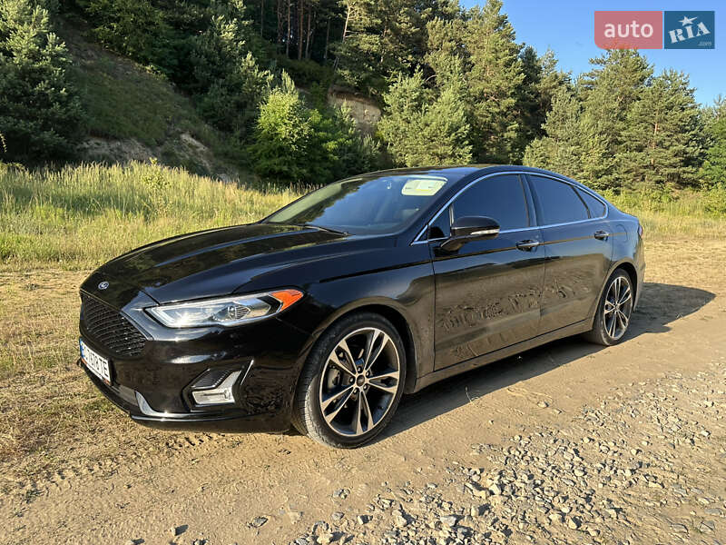 Седан Ford Fusion 2019 в Львові