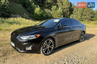 Седан Ford Fusion 2019 в 