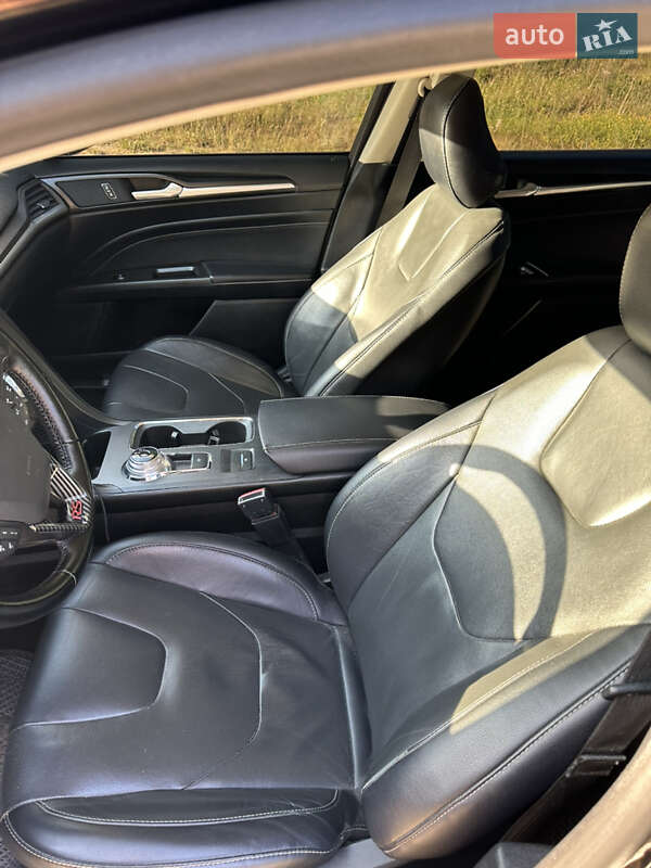 Седан Ford Fusion 2019 в Львові