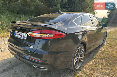 Седан Ford Fusion 2019 в 