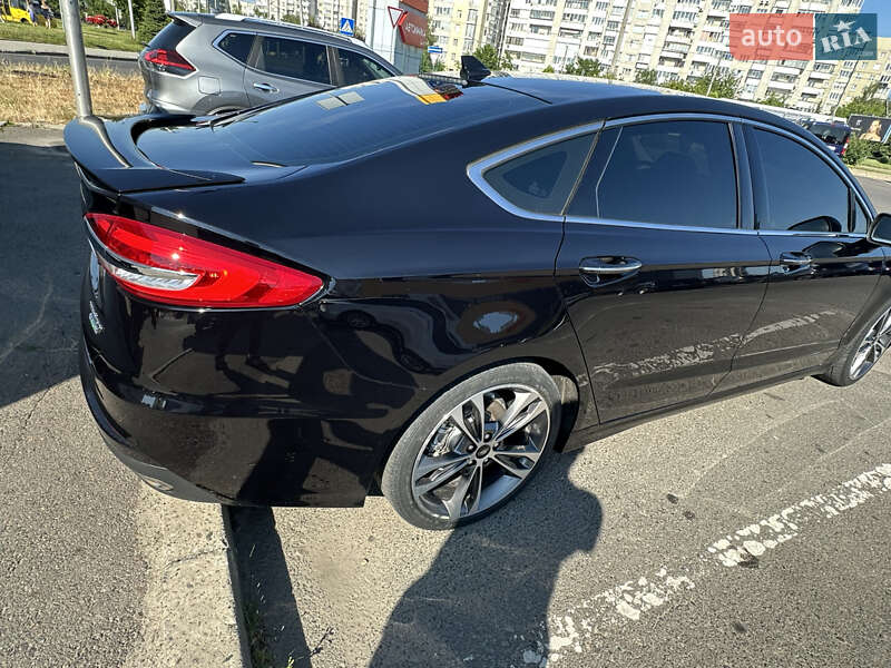 Седан Ford Fusion 2019 в Львові