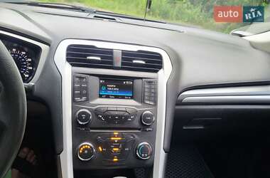 Седан Ford Fusion 2016 в 