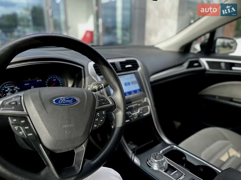 Седан Ford Fusion 2016 в Києві