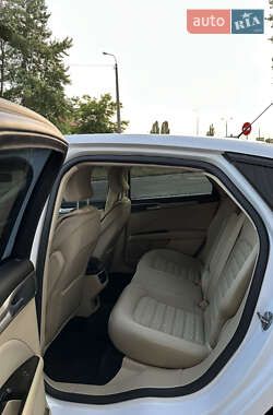 Седан Ford Fusion 2015 в 