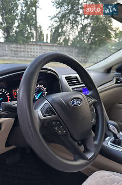 Седан Ford Fusion 2015 в 