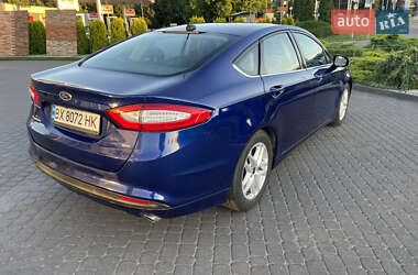 Седан Ford Fusion 2016 в 