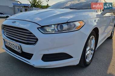 Седан Ford Fusion 2015 в 