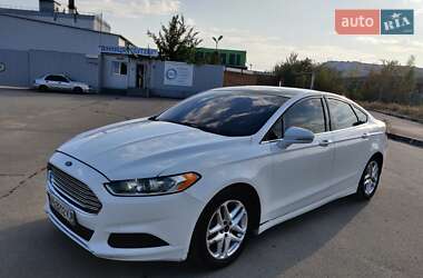Седан Ford Fusion 2015 в 