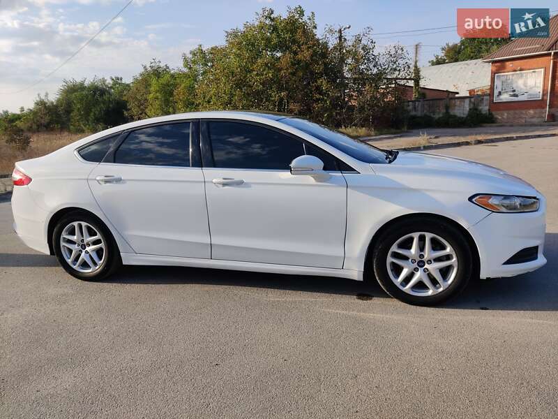 Седан Ford Fusion 2015 в 