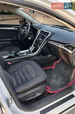 Седан Ford Fusion 2015 в 