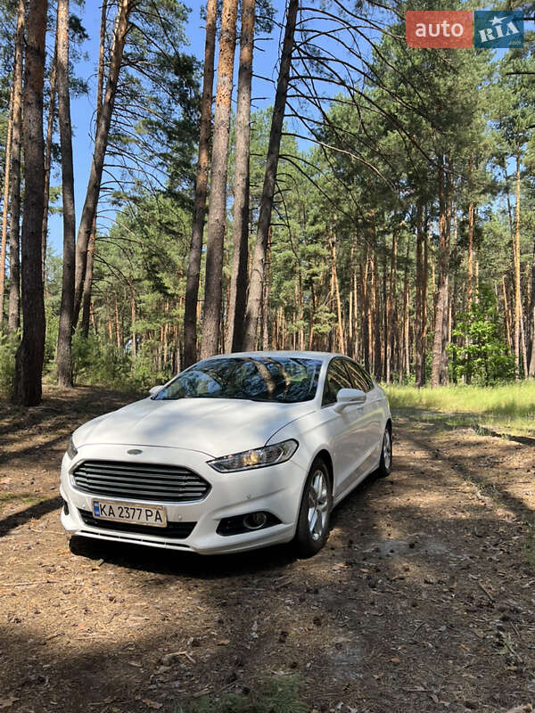 Седан Ford Fusion 2015 в 