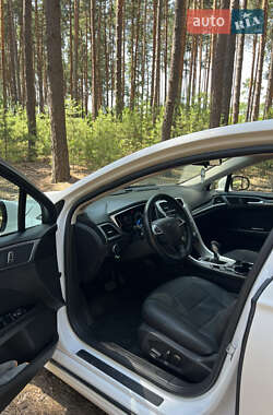 Седан Ford Fusion 2015 в 