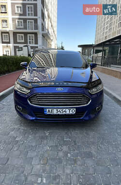 Седан Ford Fusion 2016 в 