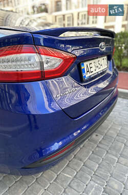 Седан Ford Fusion 2016 в 